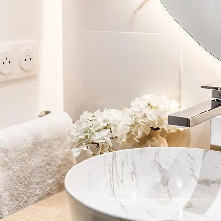 Luxury Pearl, Design, Terrasse, 20m Eiffel Tower Apartment *